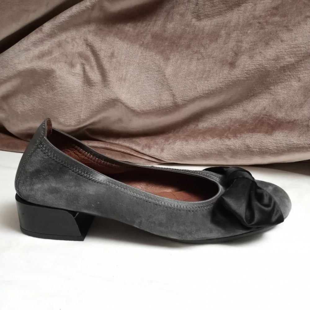 Women's Gray Suede Low-Heel Ballet Pump with Bow